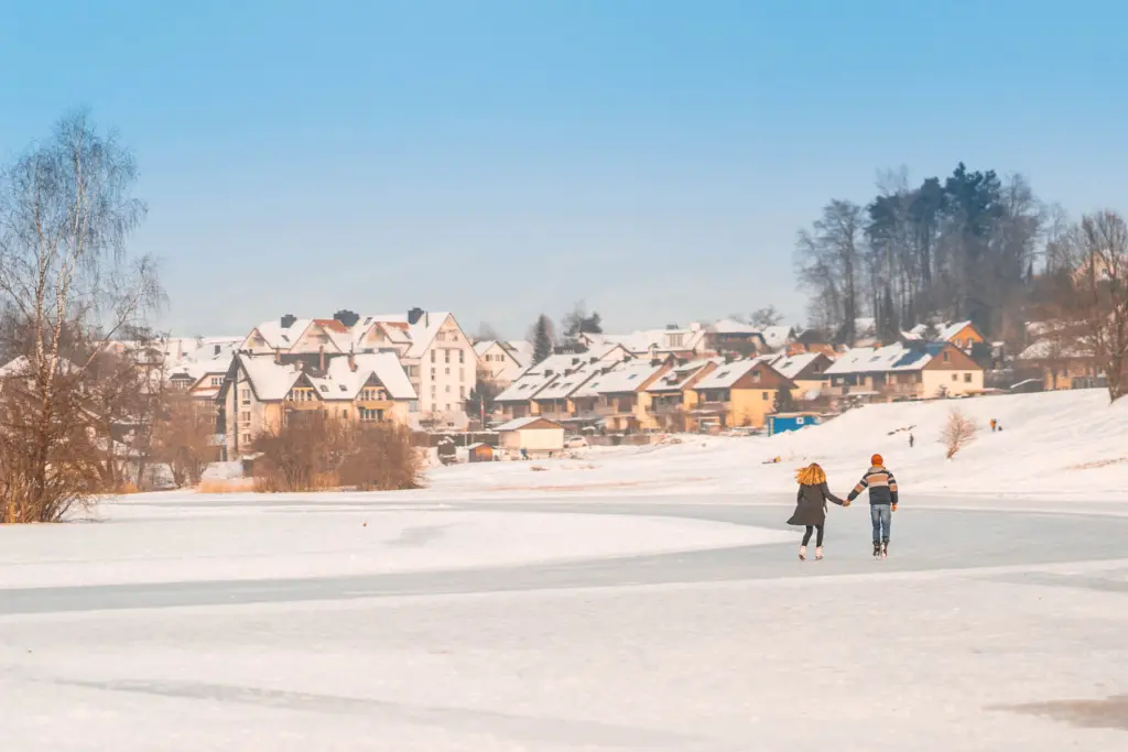 bubikon eisweiher paar eislaufen 1