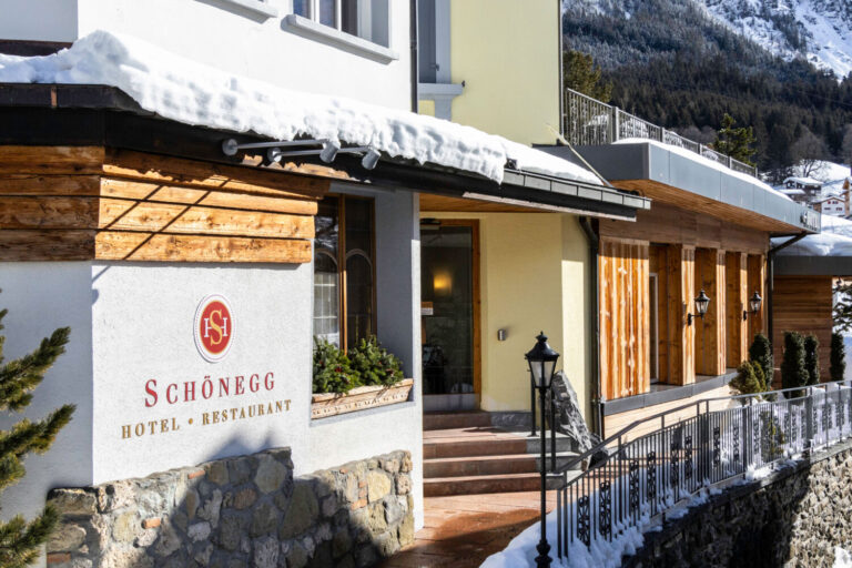 Hotel Schoenegg 002 Entrance