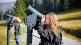 20210922 Fernglas Sommer Grosser Moorrundweg Mooraculum Rossweid Soerenberg Beat Brechbuehl 09 21 36