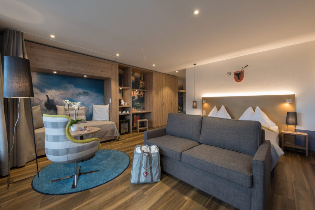 Familienzimmer Balkon Arosa 4