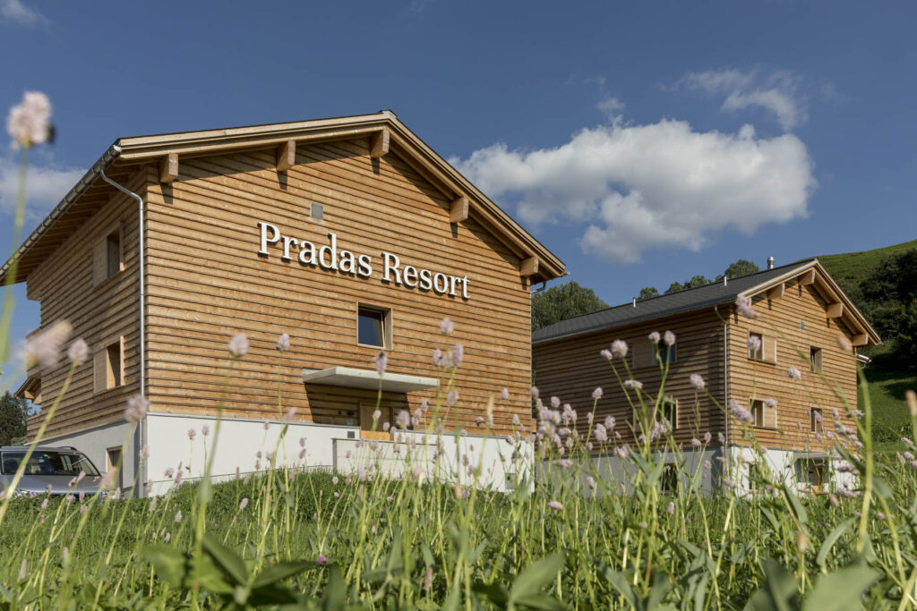 Pradas Resort 002